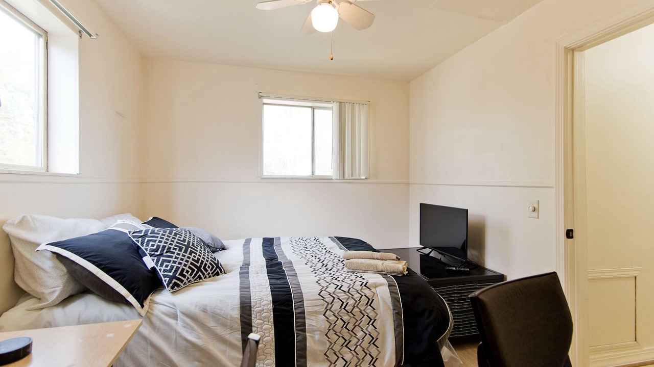Photo of Bedroom in Dearborn Heights