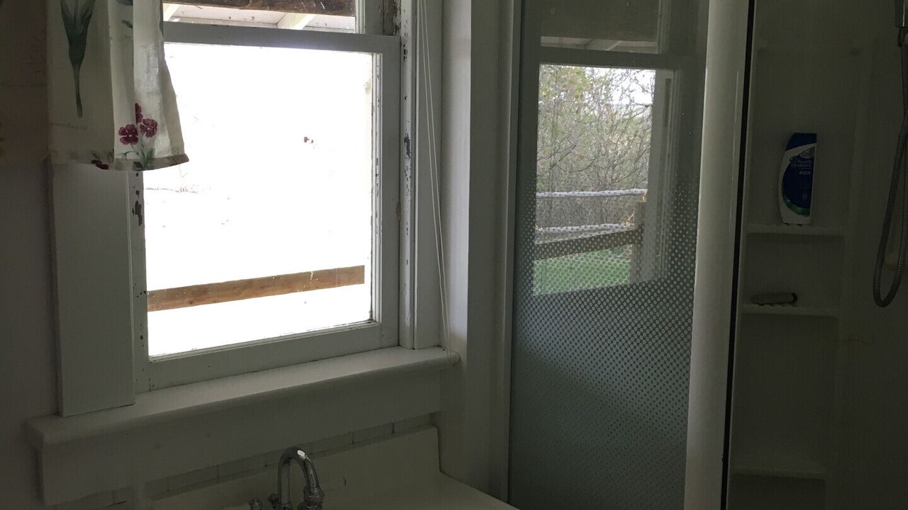 Photo of Bathroom in Division No. 7