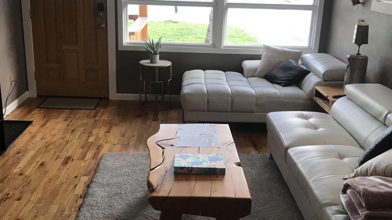 Photo of Livingroom in Franklin to the Fort