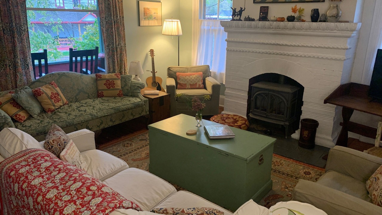 Photo of Livingroom in Phoenicia