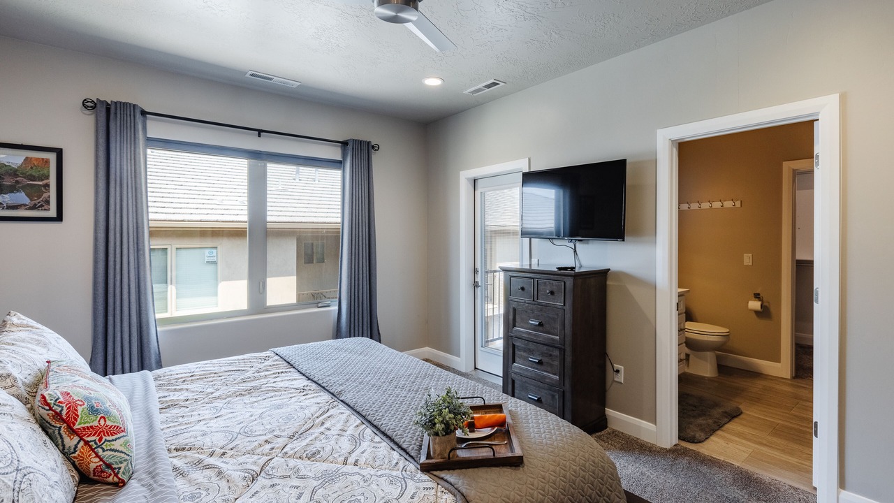 Photo of Bedroom in Hurricane