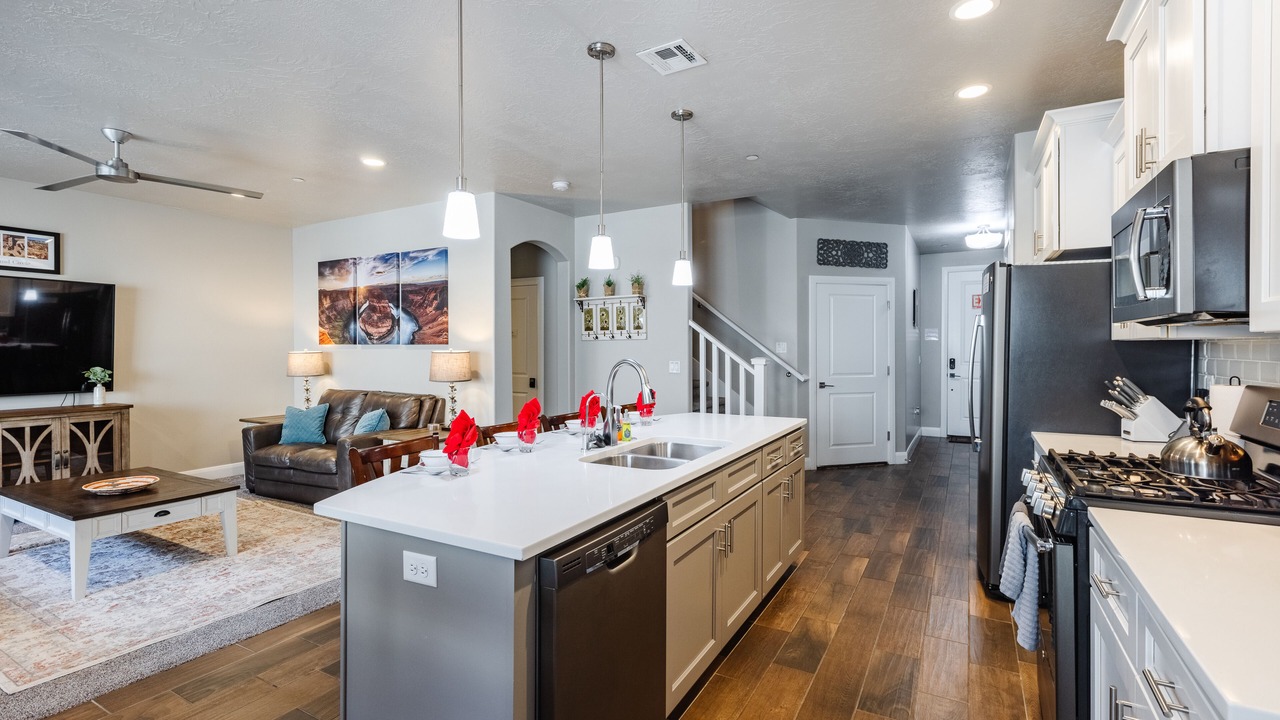Photo of Kitchen in Hurricane