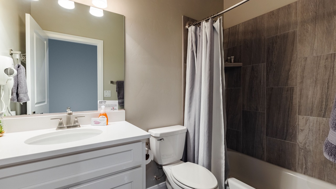 Photo of Bathroom in Hurricane