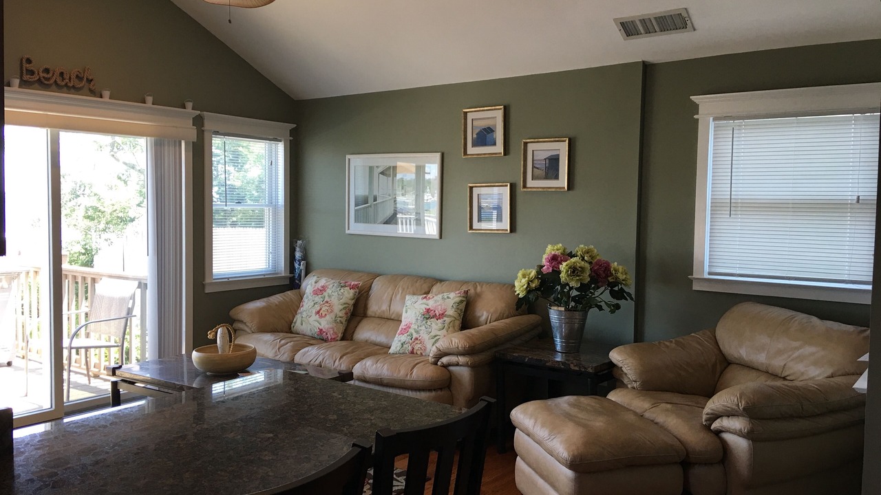 Photo of Livingroom in Hampton Bays