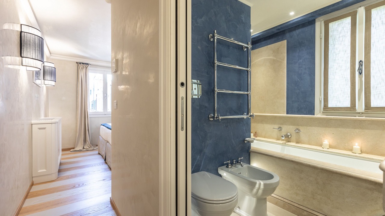 Photo of Bathroom in Dorsoduro