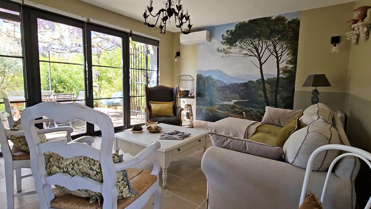 Photo of Livingroom in Nans-les-Pins