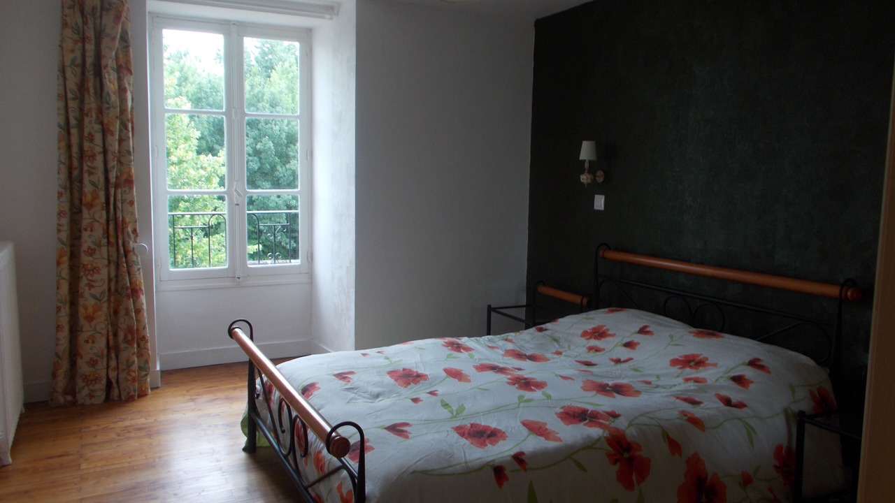 Photo of Bedroom in Saint-Fraigne