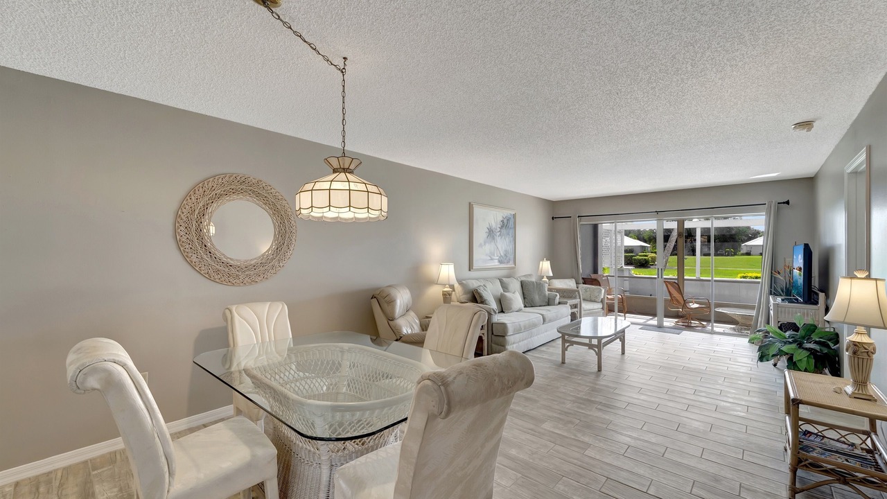 Photo of Livingroom in Plantation
