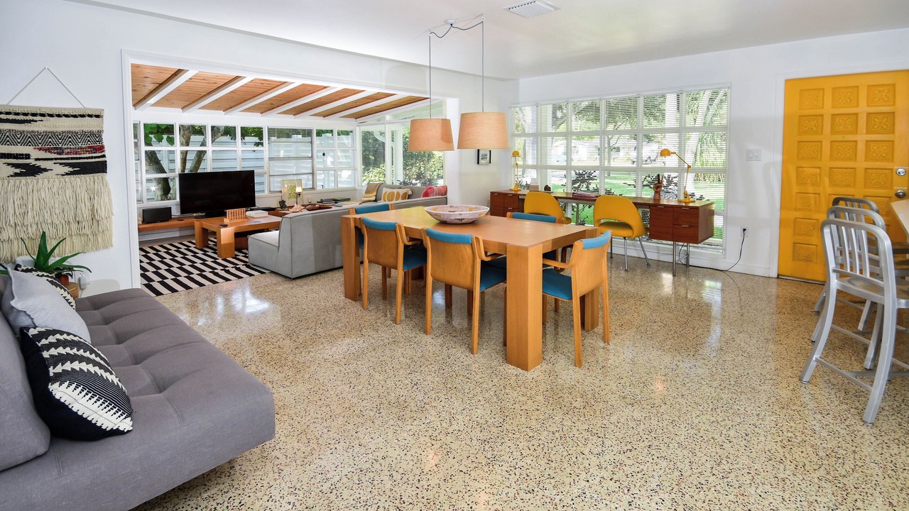 Photo of Livingroom in Arlington Park