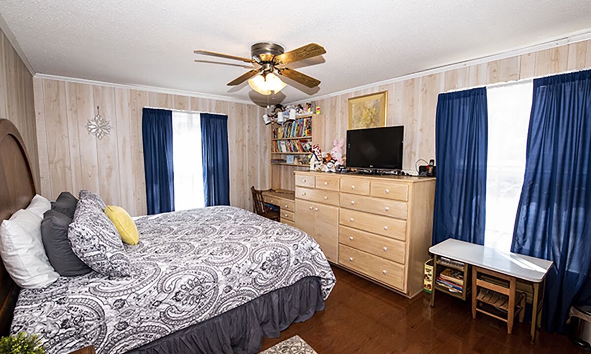 Photo of Bedroom in Karnack