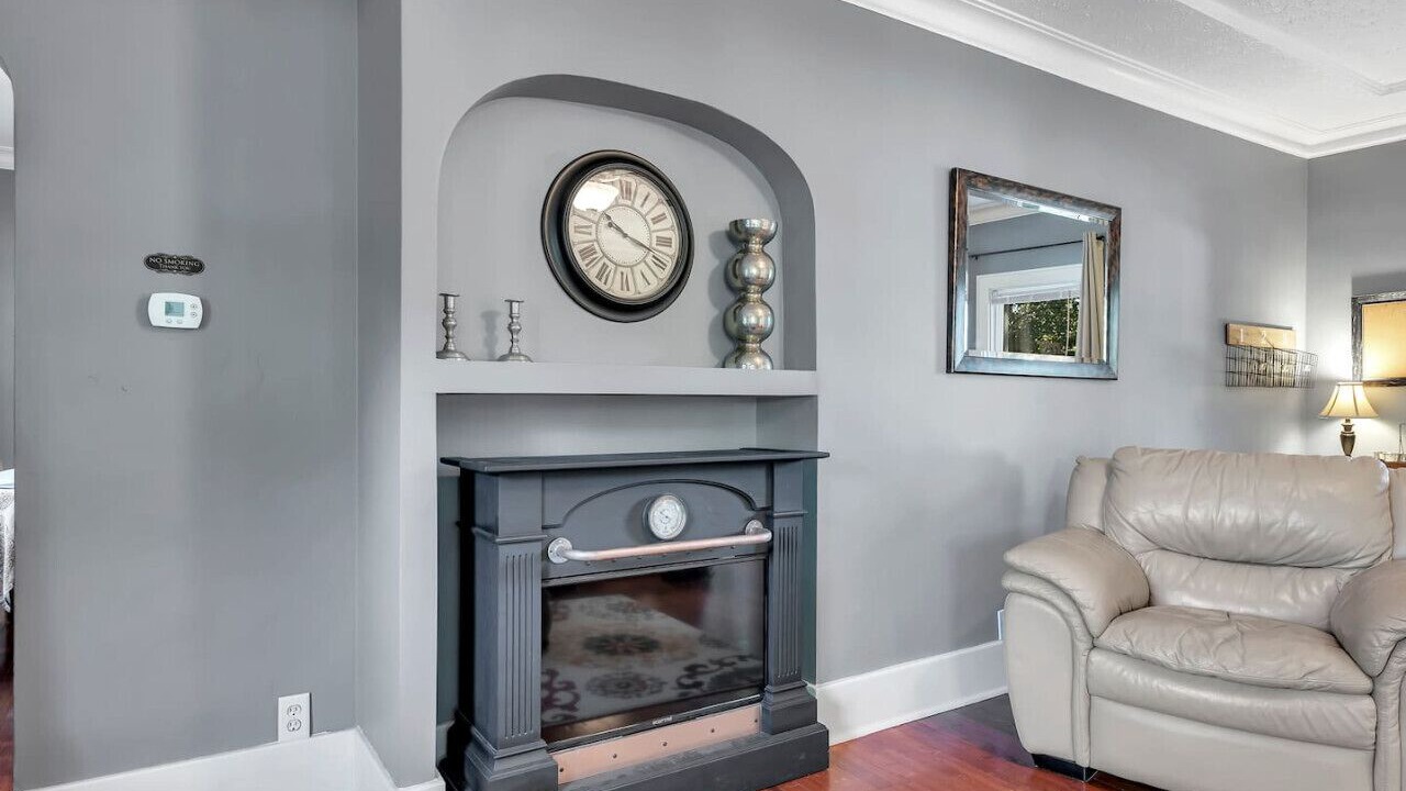 Photo of Livingroom in Lansing