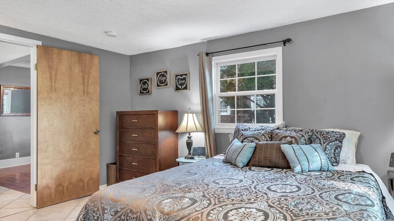 Photo of Bedroom in Lansing
