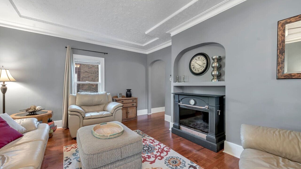 Photo of Livingroom in Lansing