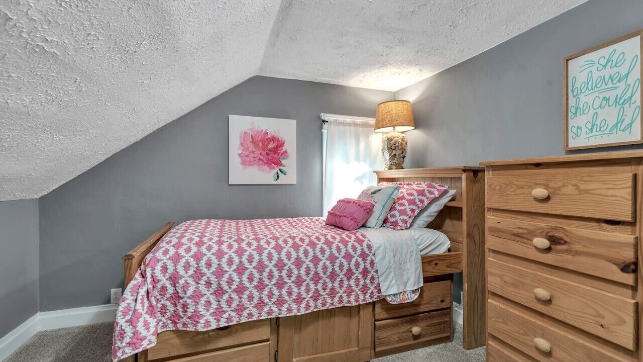 Photo of Bedroom in Lansing