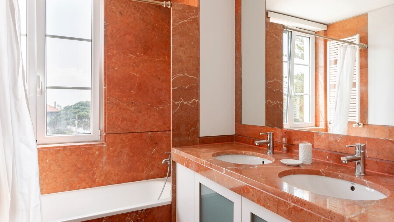 Photo of Bathroom in Estoril