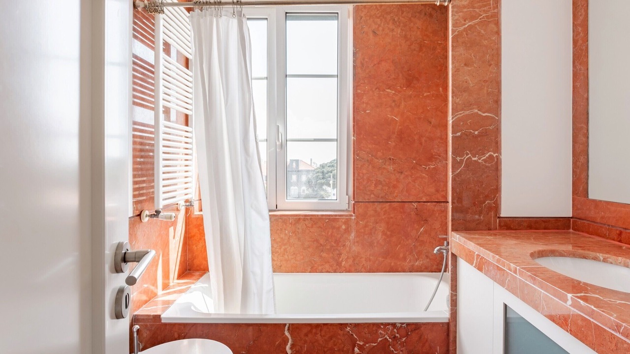 Photo of Bathroom in Estoril