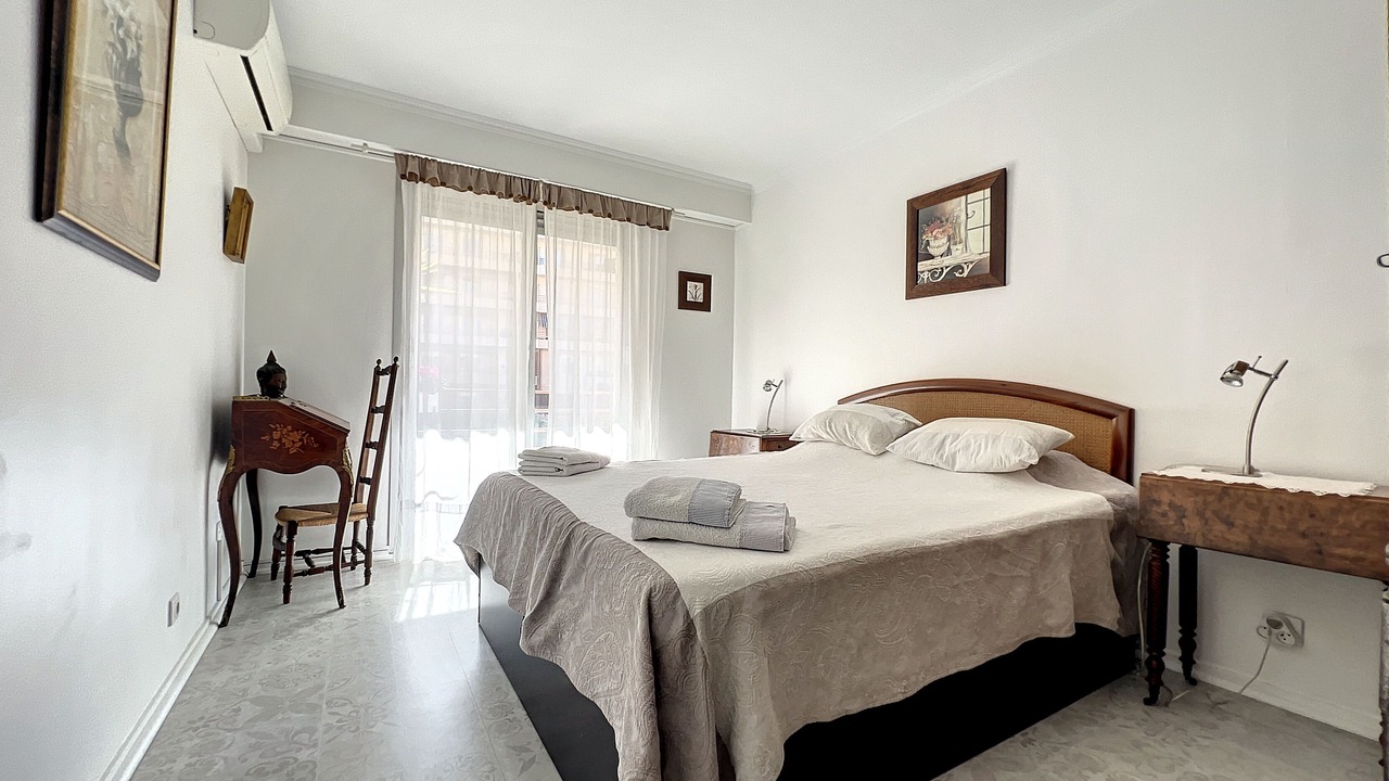 Photo of Bedroom in Jean-Medecin