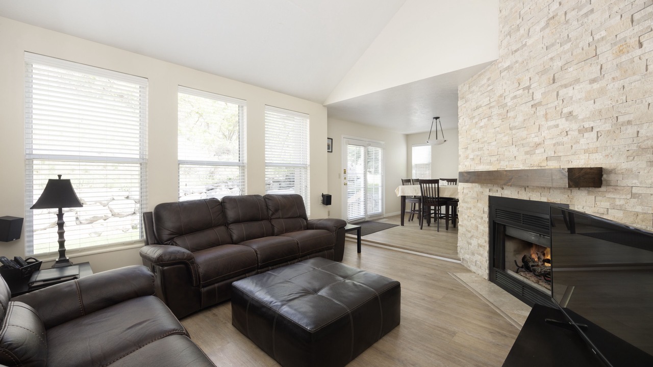 Photo of Livingroom in Cottonwood Heights