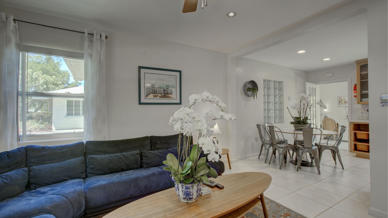 Photo of Livingroom in Long Meadow