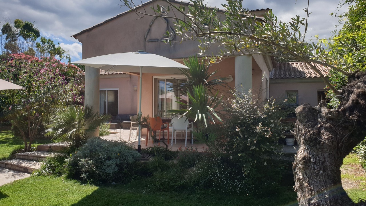 Photo of Outdoor in Collias