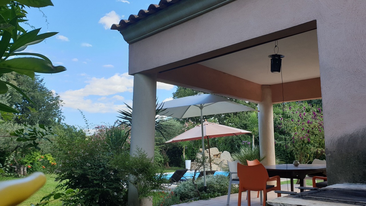 Photo of Outdoor in Collias