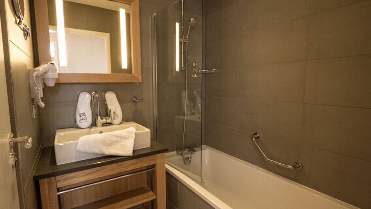 Photo of Bathroom in Arc-1800