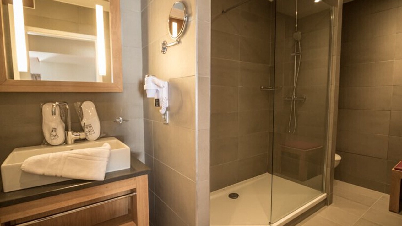 Photo of Bathroom in Arc-1800