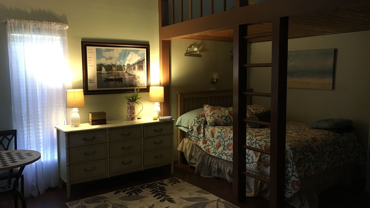 Photo of Bedroom in Gulf Gate Estates