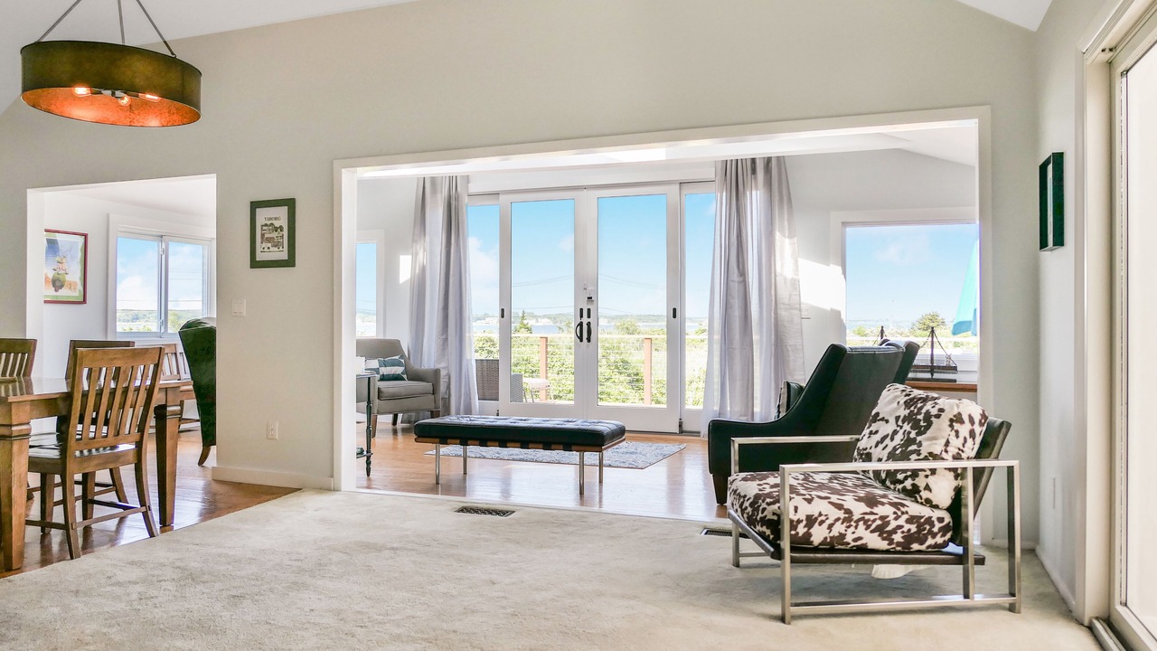 Photo of Livingroom in East Moriches