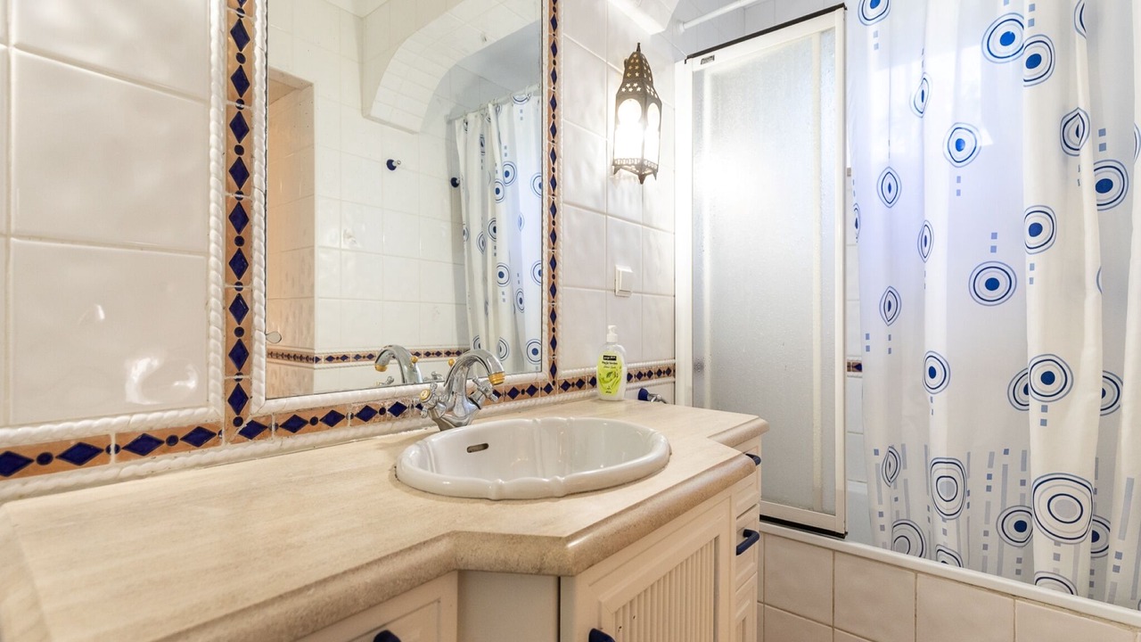 Photo of Bathroom in Faro