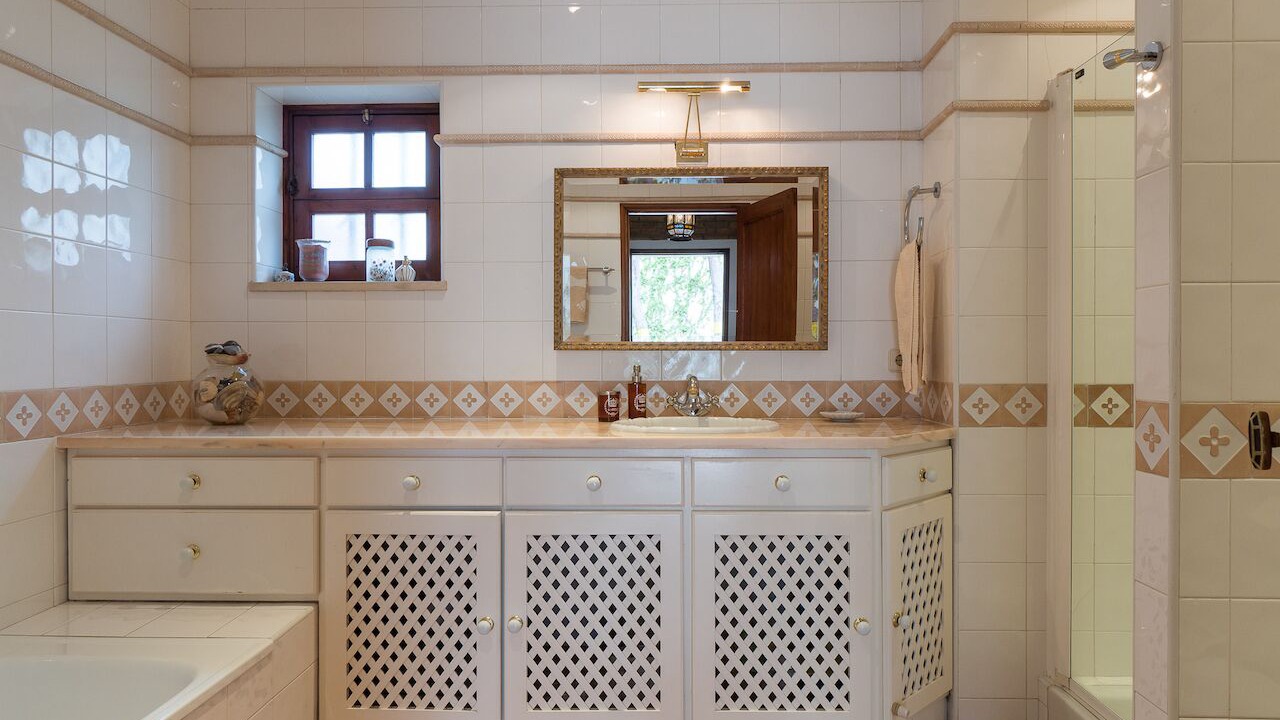 Photo of Bathroom in Faro