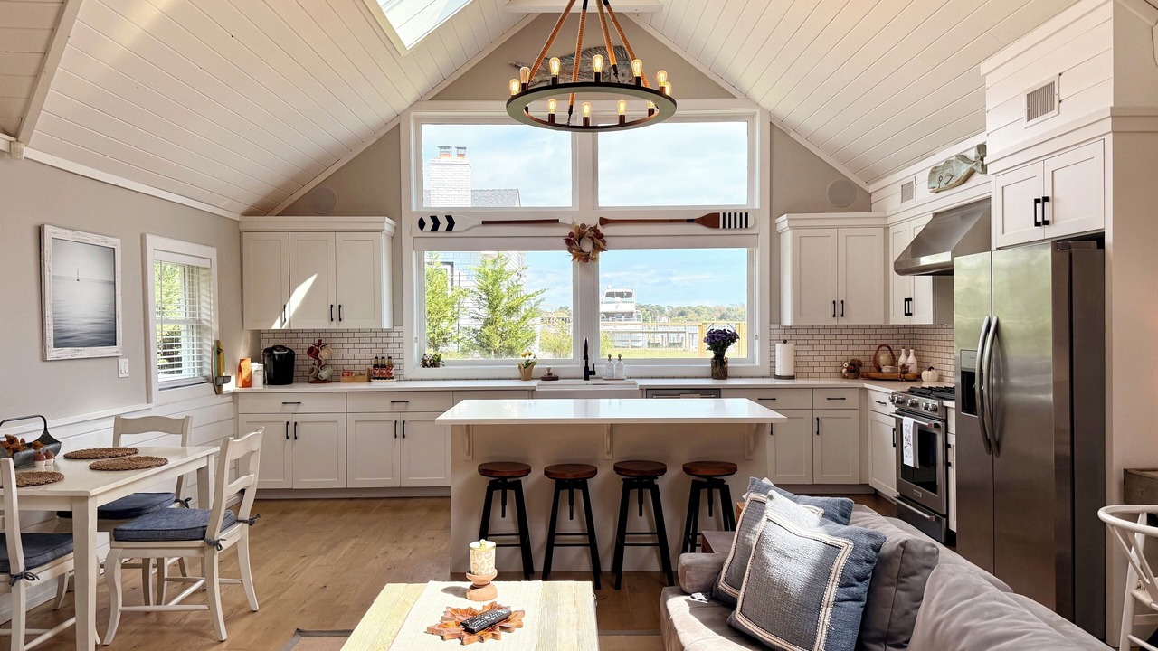 Photo of Livingroom in Center Moriches