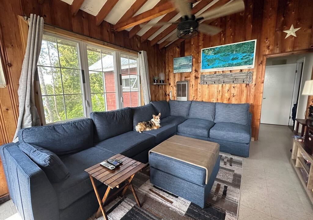 Photo of Livingroom in Leeds and the Thousand Islands