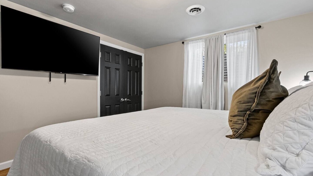 Photo of Bedroom in Ashwaubenon
