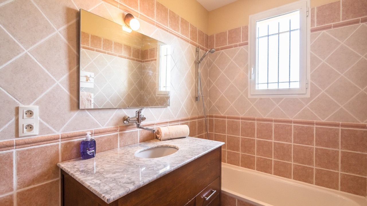 Photo of Bathroom in Limoux
