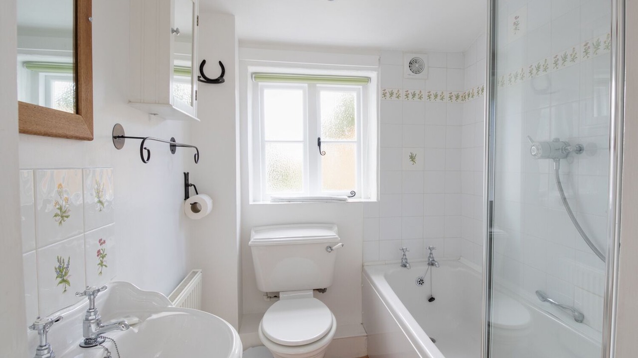 Photo of Bathroom in Corfe Castle Village
