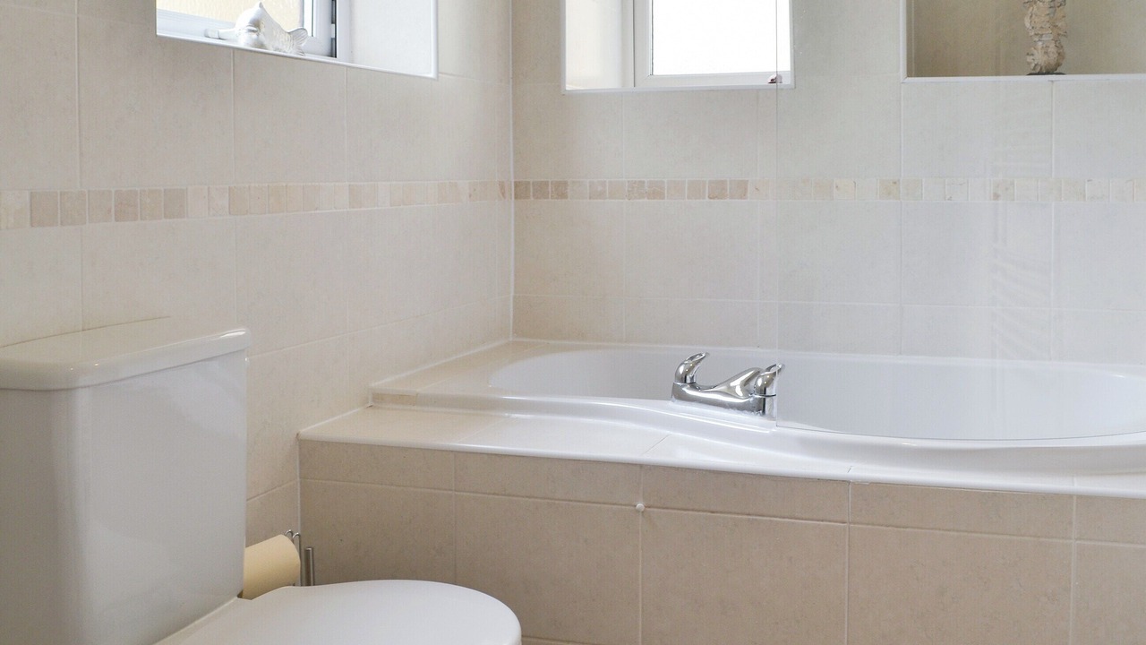 Photo of Bathroom in Heligan