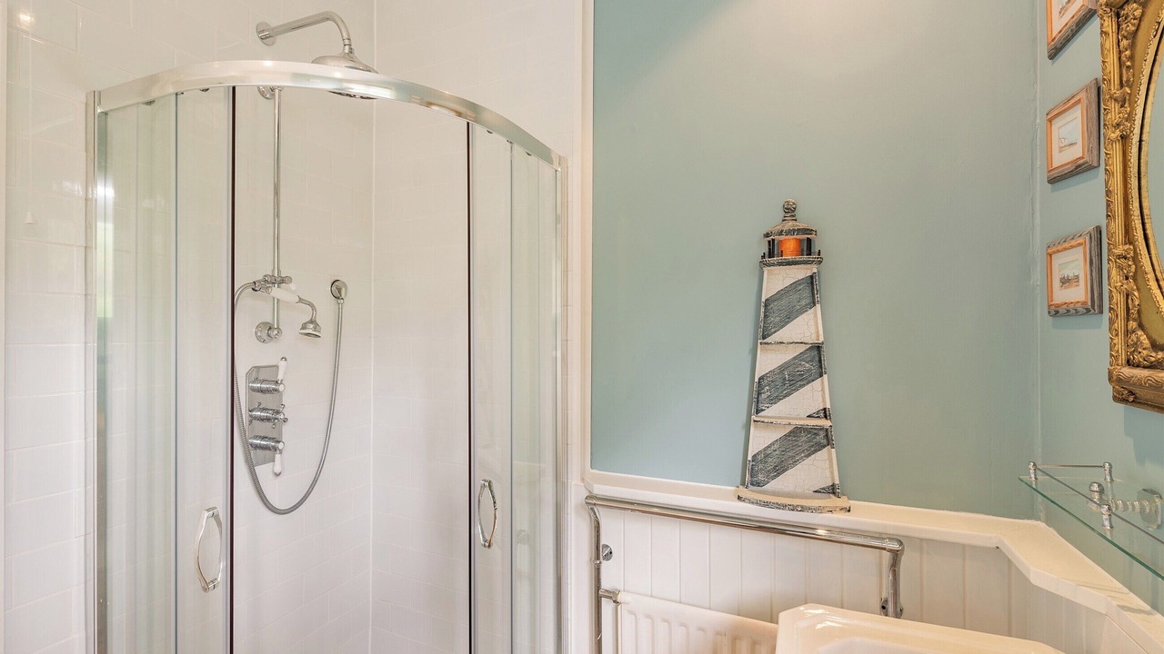 Photo of Bathroom in St Margaret's at Cliffe