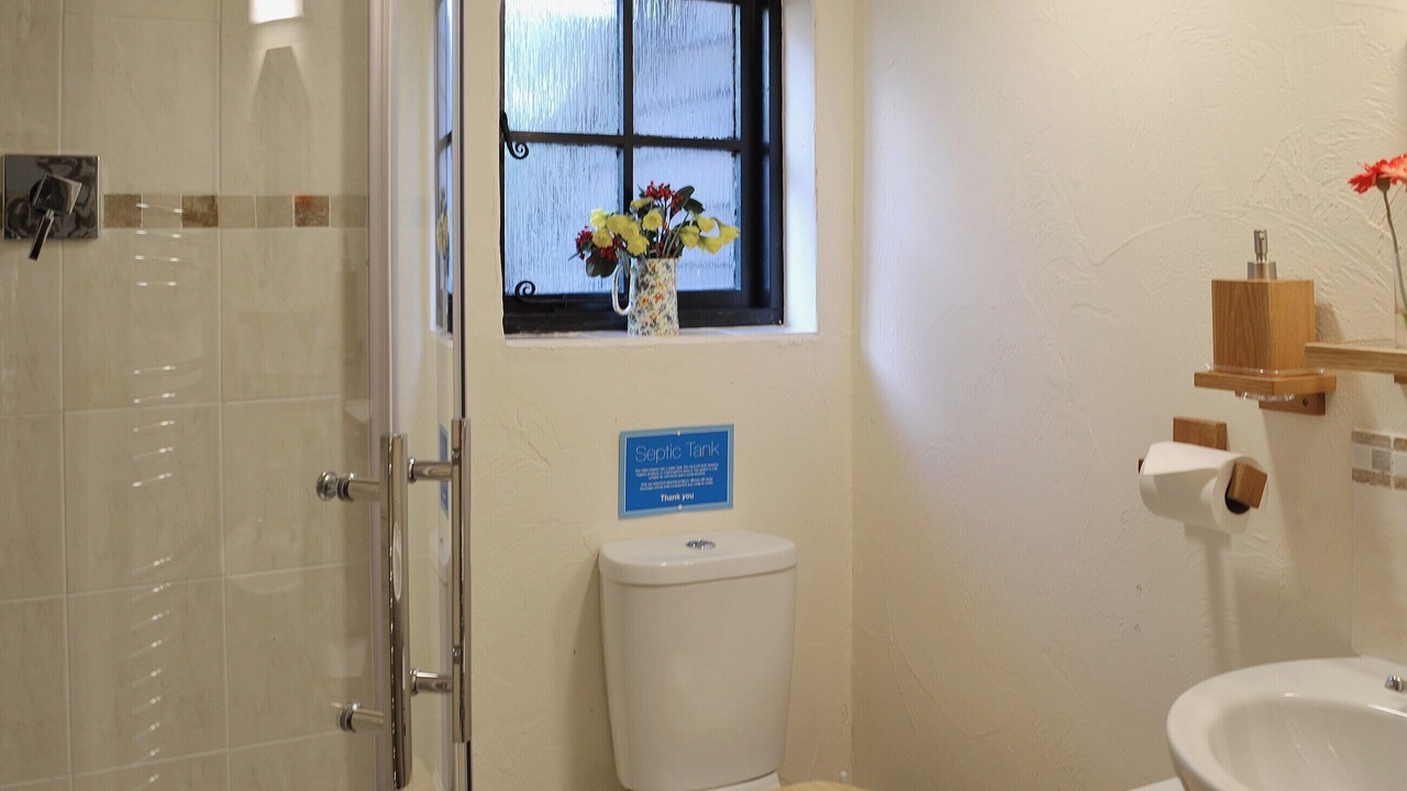 Photo of Bathroom in Elmsted