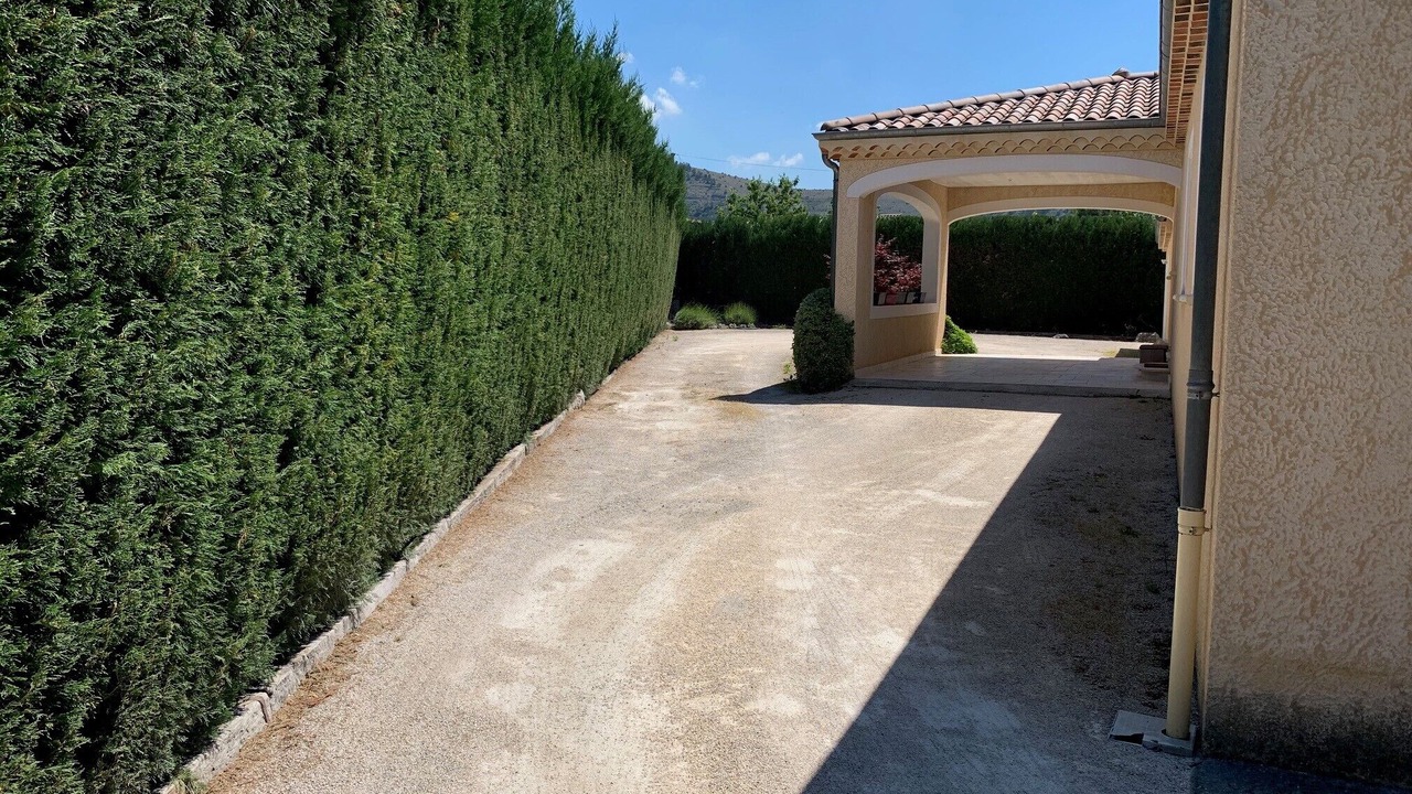 Photo of Outdoor in Vesseaux