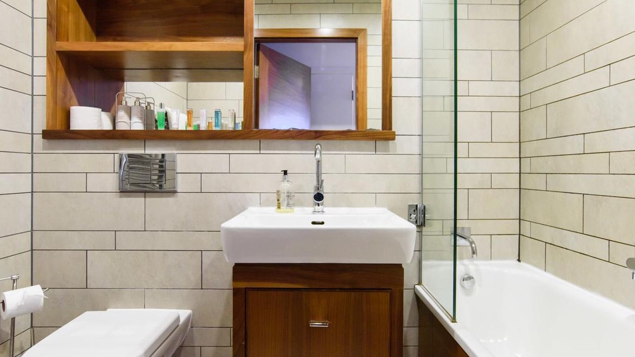 Photo of Bathroom in Cardiff City Centre