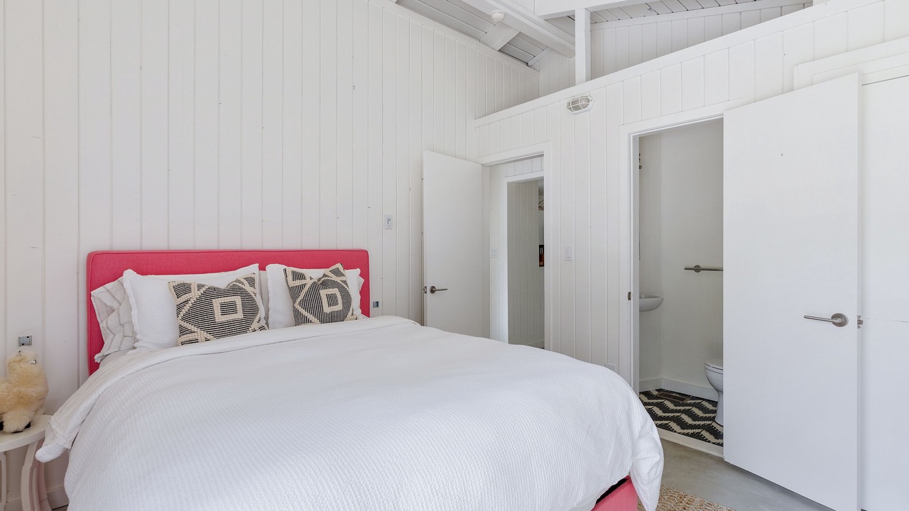 Photo of Bedroom in Culloden Shores
