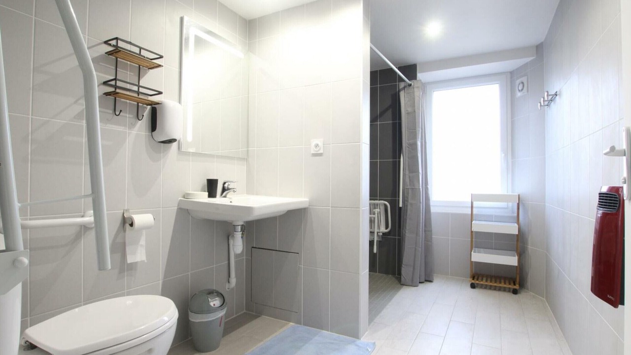 Photo of Bathroom in Vesly