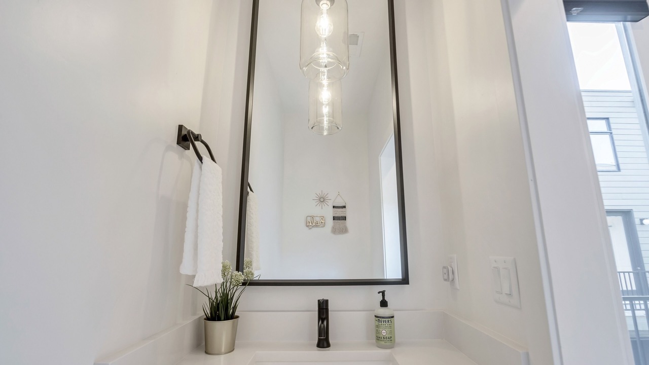 Photo of Bathroom in People's Freeway