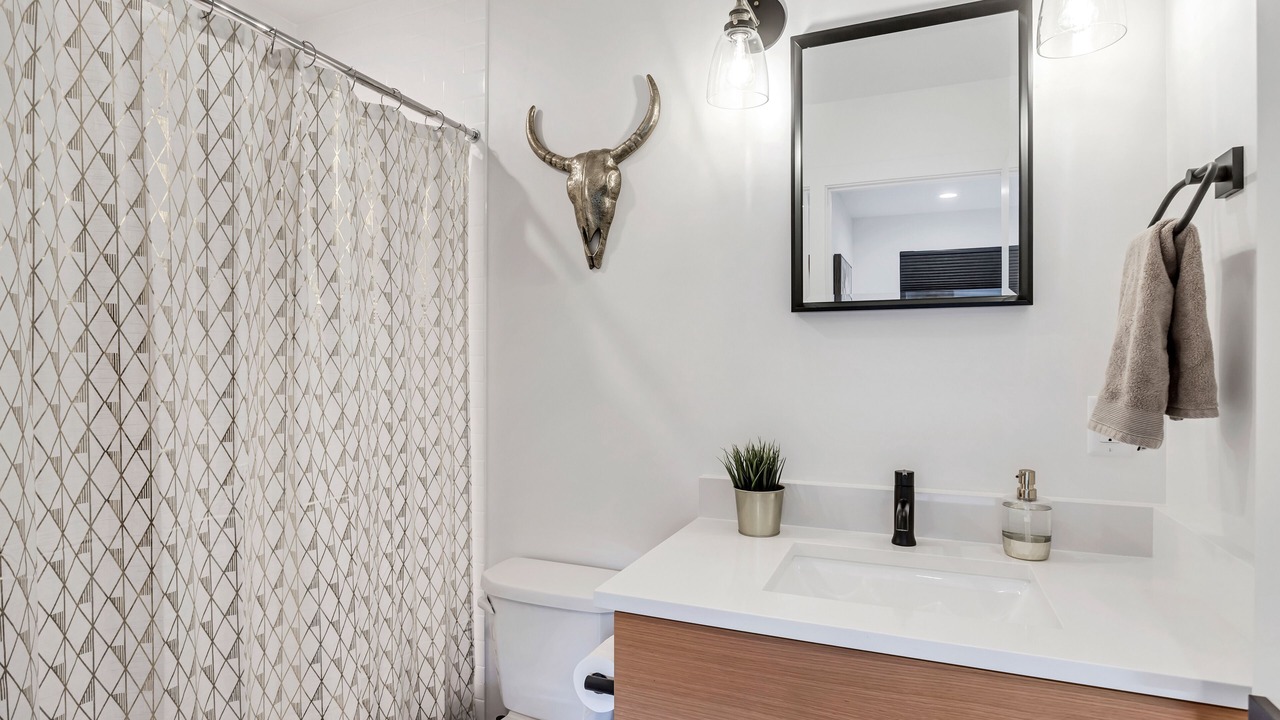 Photo of Bathroom in People's Freeway
