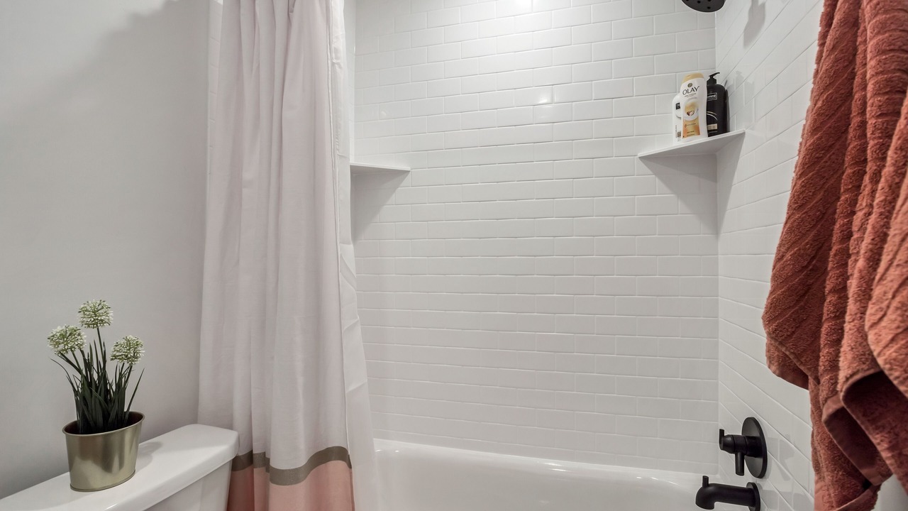 Photo of Bathroom in People's Freeway