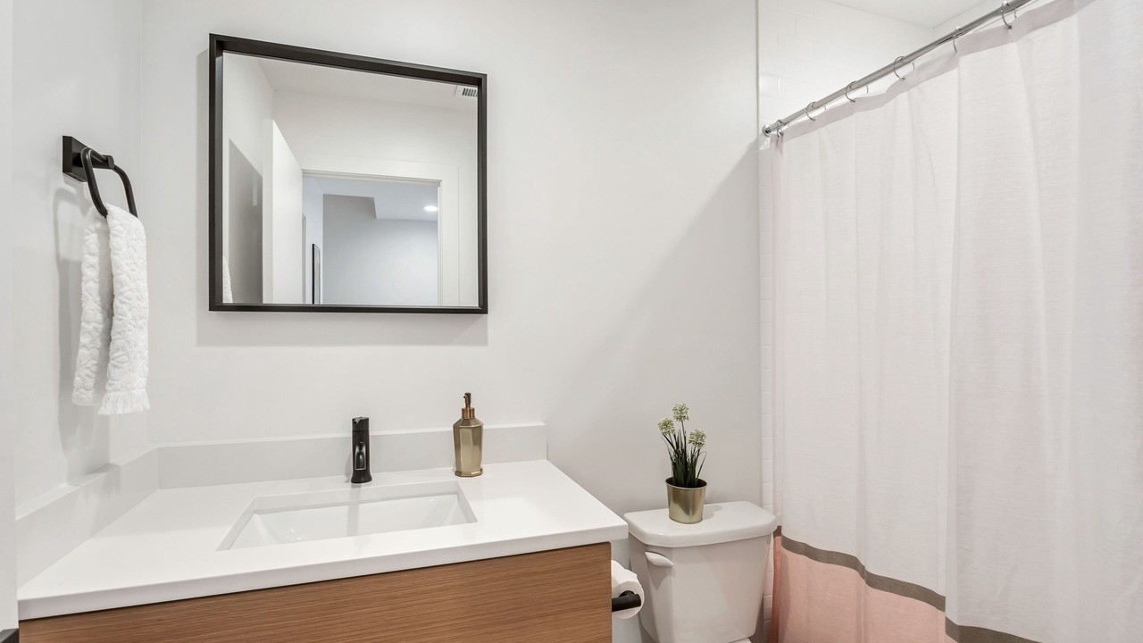 Photo of Bathroom in People's Freeway