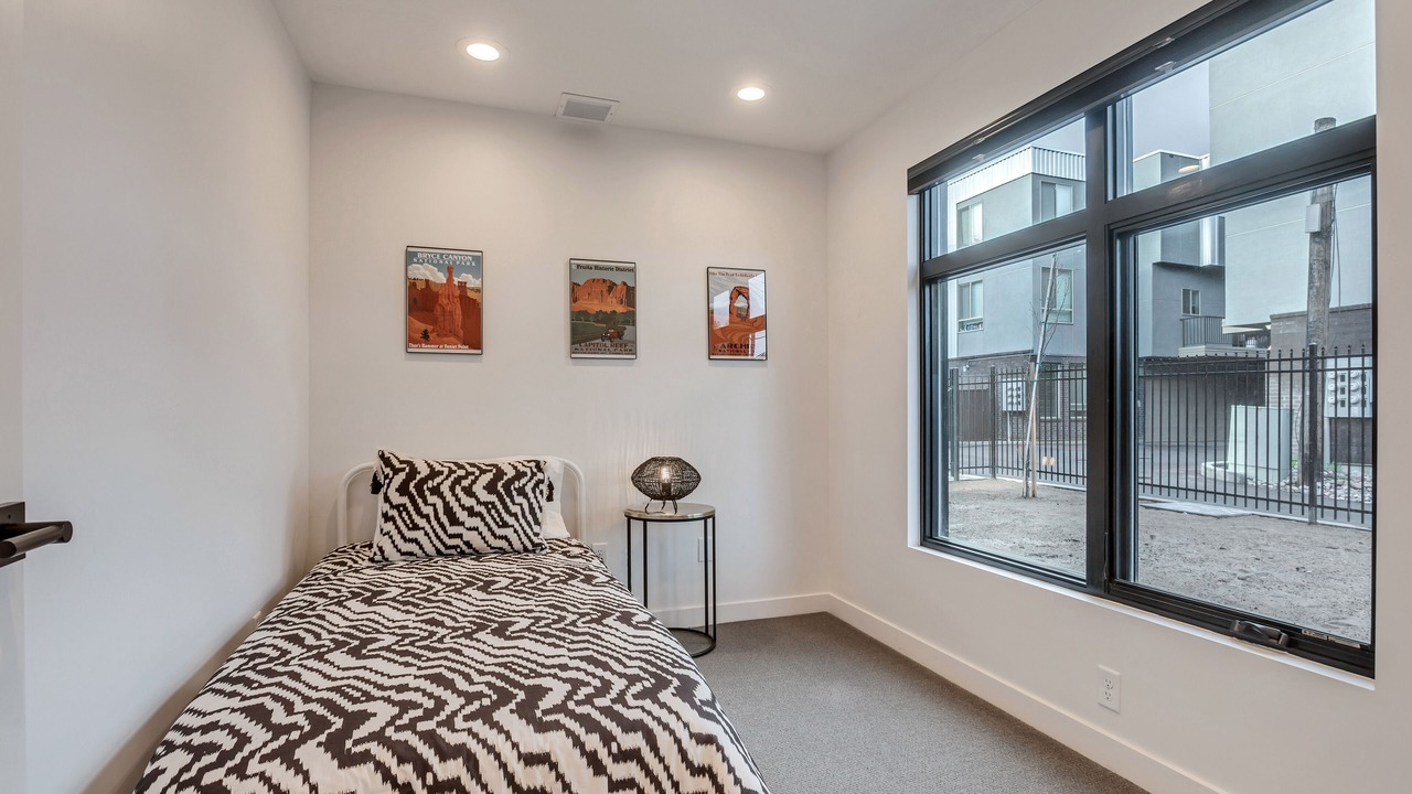 Photo of Bedroom in People's Freeway