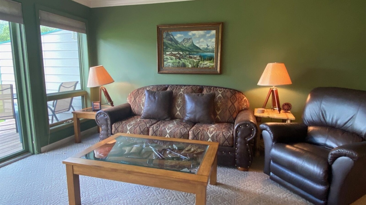 Photo of Livingroom in West Glacier