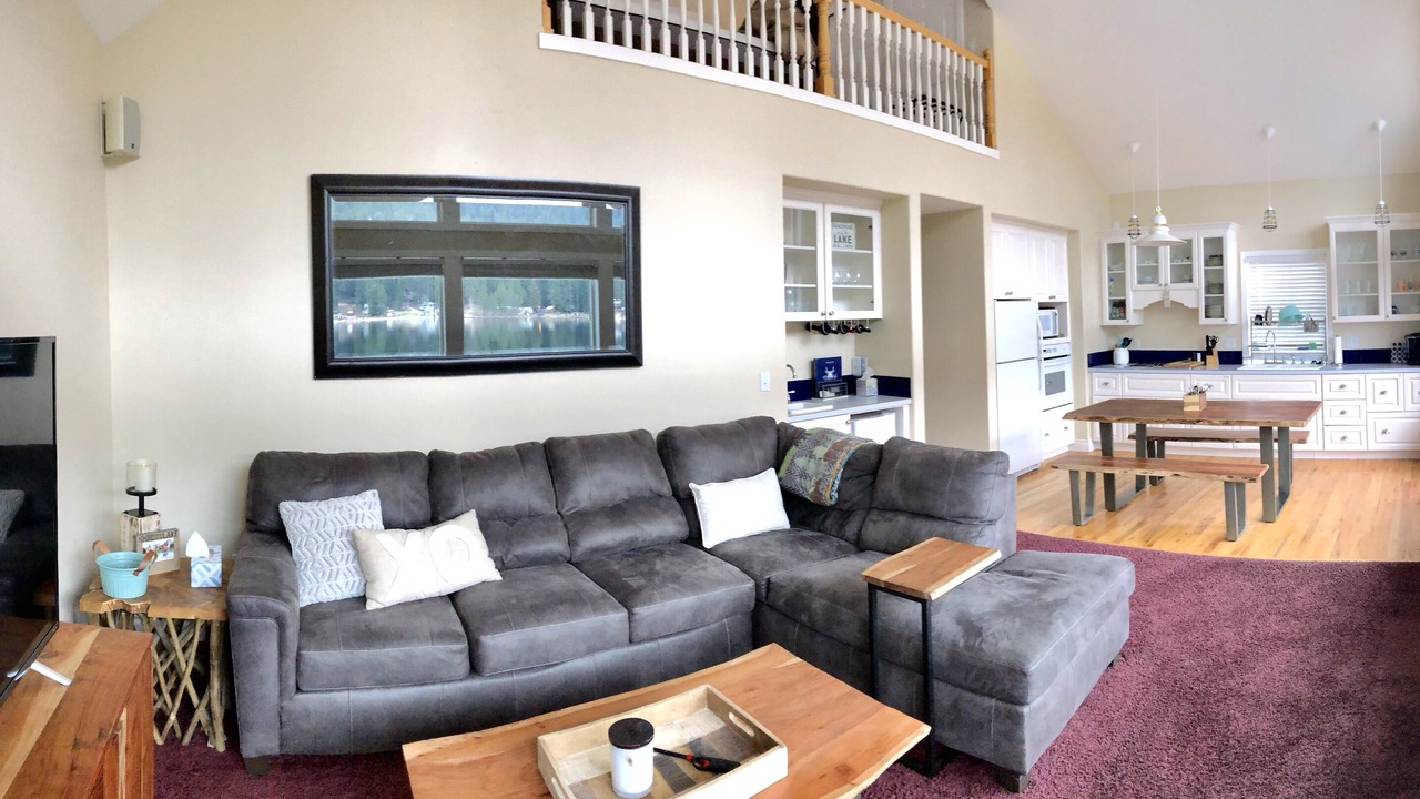 Photo of Livingroom in Loon Lake